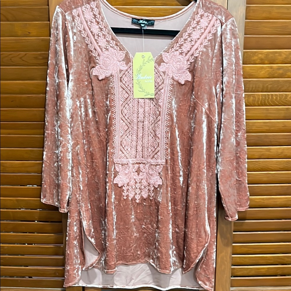 ANDREE BY UNIT Pink Velvet Tunic with Lace Details